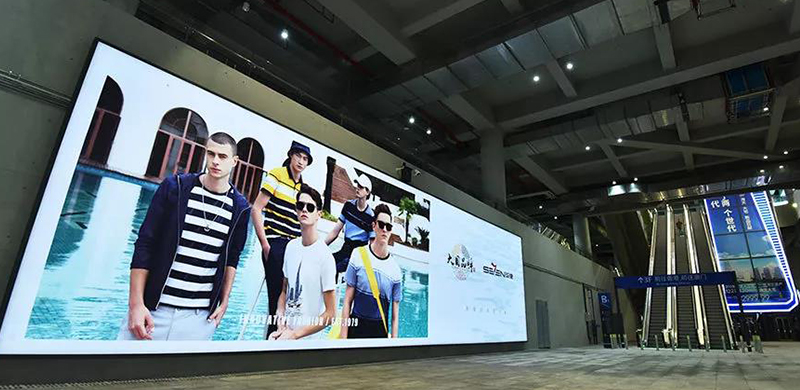 90㎡國內(nèi)最大動感燈箱上線港珠澳人工島